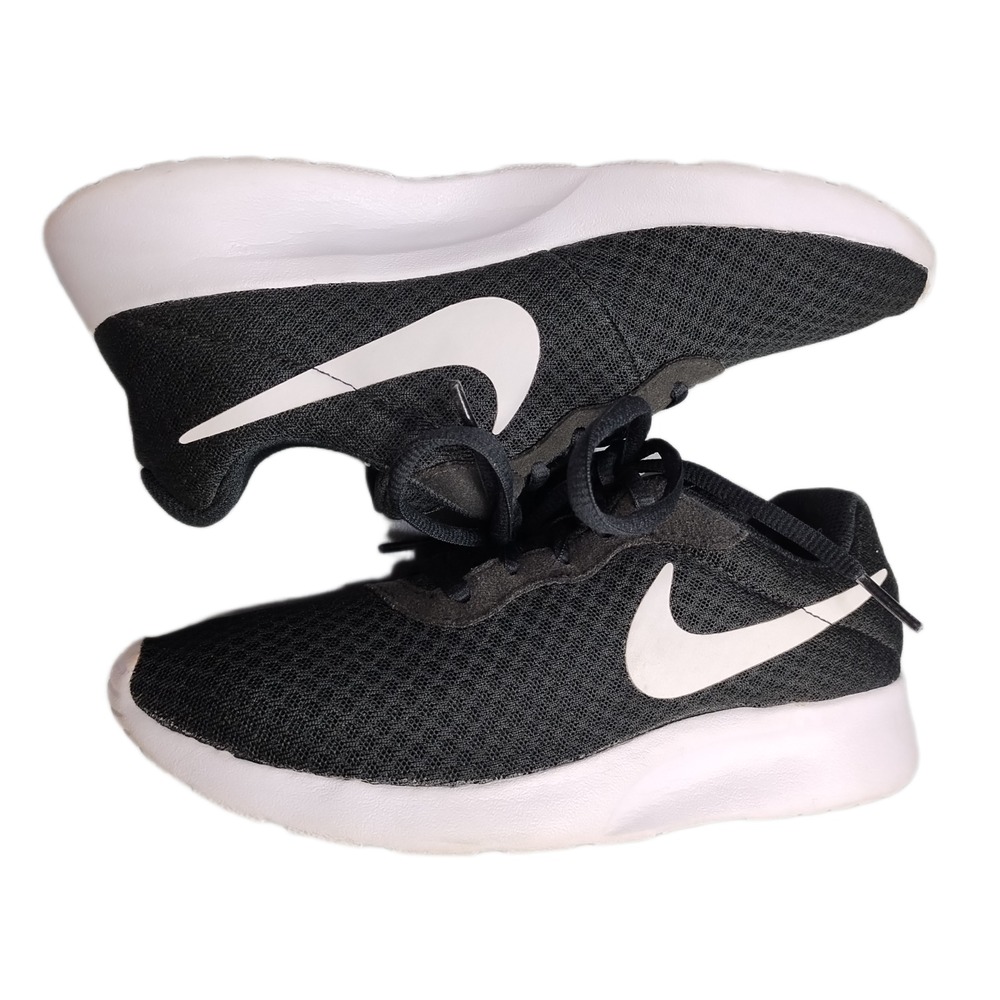 Nike Tanjun Running Sneakers Womens 6.5 Black White Athletic Lace Up 812655-011